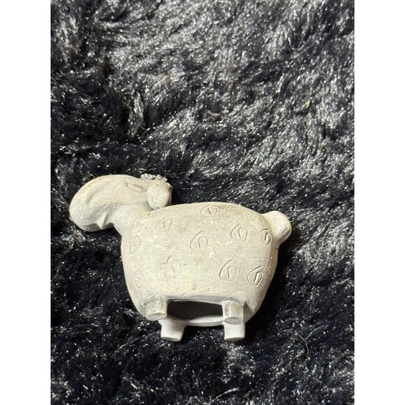 Handcrafted Clay Sheep Figurine With Textured Details - Gray Ceramic Animal Deco - Picture 4 of 8